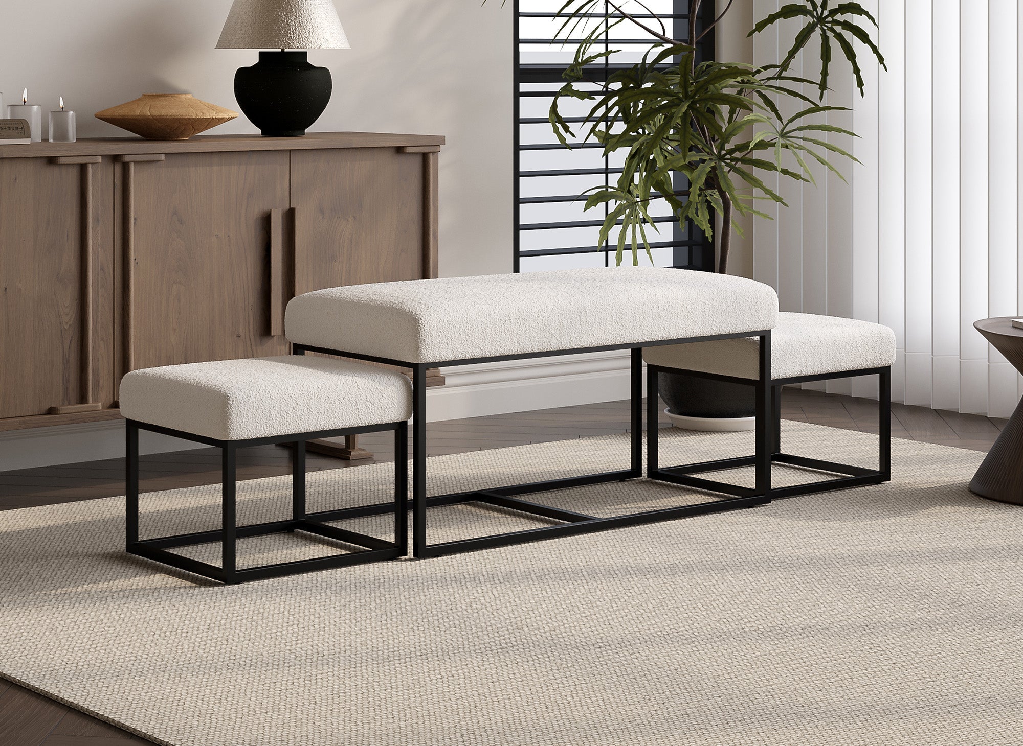 Banquette avec poufs en tissu bouclette blanc écru et pieds en métal noir BECKIE