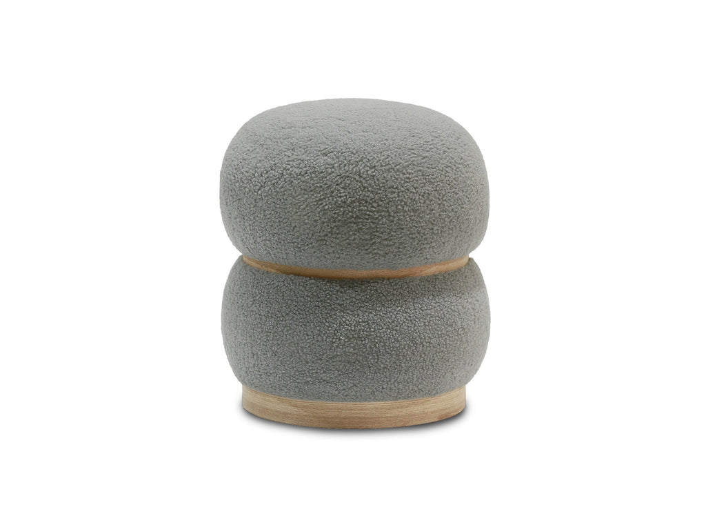 Pouf design en tissu effet peau de mouton gris et bois SNOW