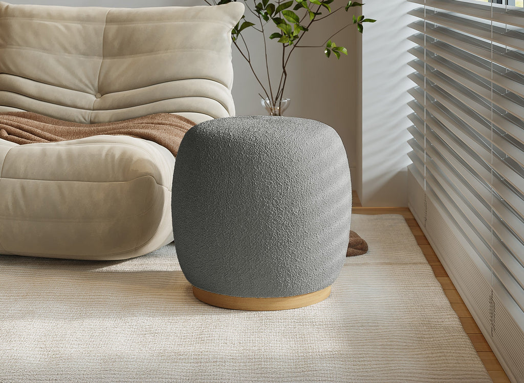 Pouf en tissu effet peau de mouton gris et bois VALEA