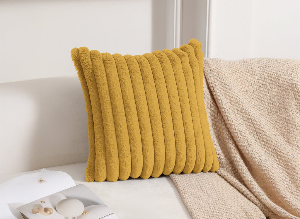 Coussin carré en velours côtelé effet fourrure moutarde 45x45 cm URBAIN