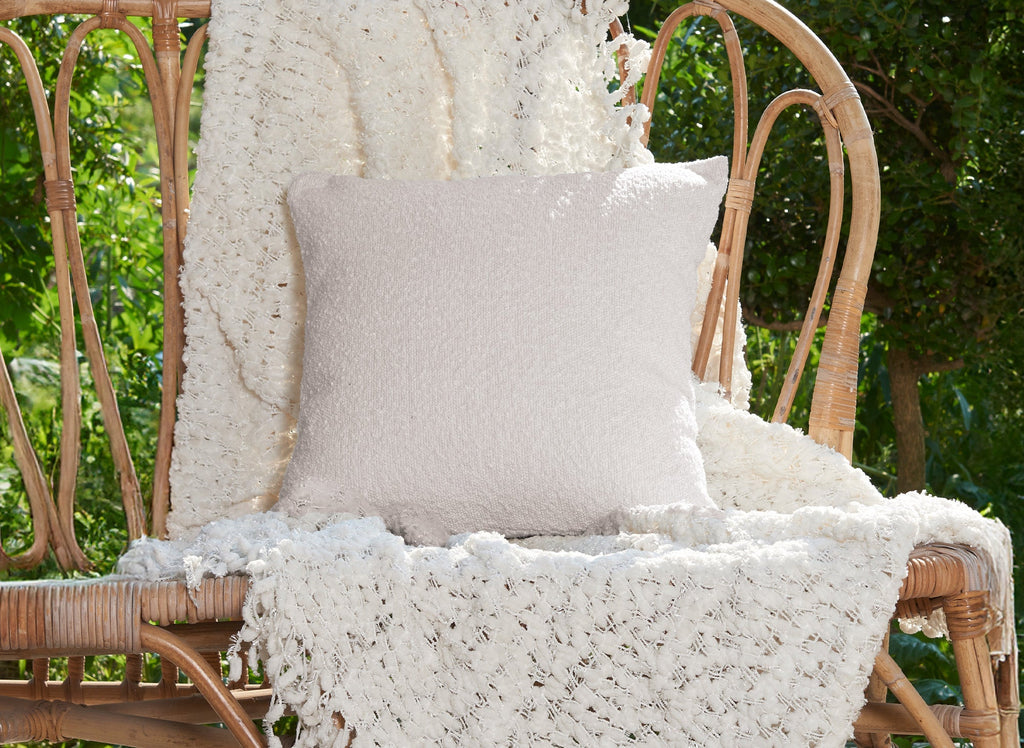 Coussin carré 45x45 cm en tissu effet peau de mouton beige EDEN