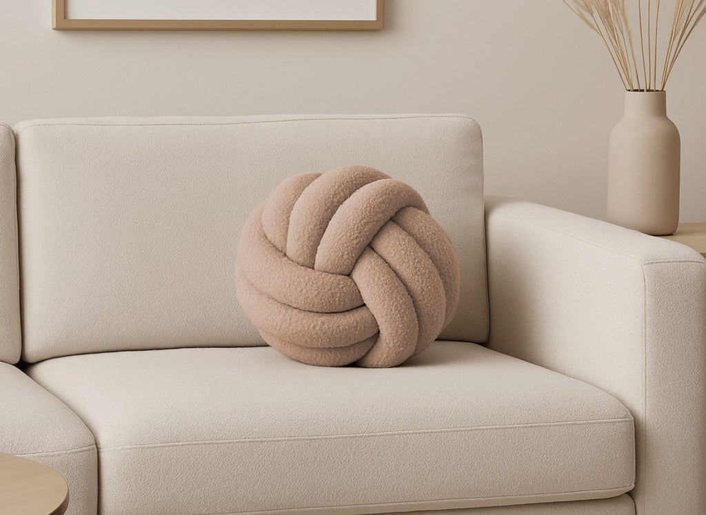 Coussin rond décoratif boule de nœud en effet peau de mouton taupe NODUS