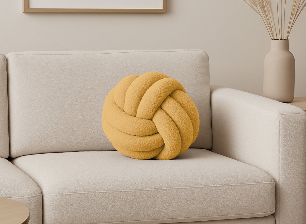 Coussin rond décoratif boule de nœud en effet peau de mouton jaune moutarde NODUS