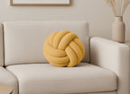 Coussin rond décoratif boule de nœud en effet peau de mouton jaune moutarde NODUS