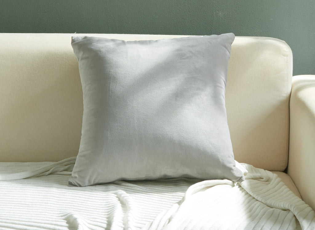 Coussin carré 45x45cm en velours gris clair TYGA