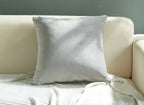Coussin carré 45x45cm en velours gris clair TYGA