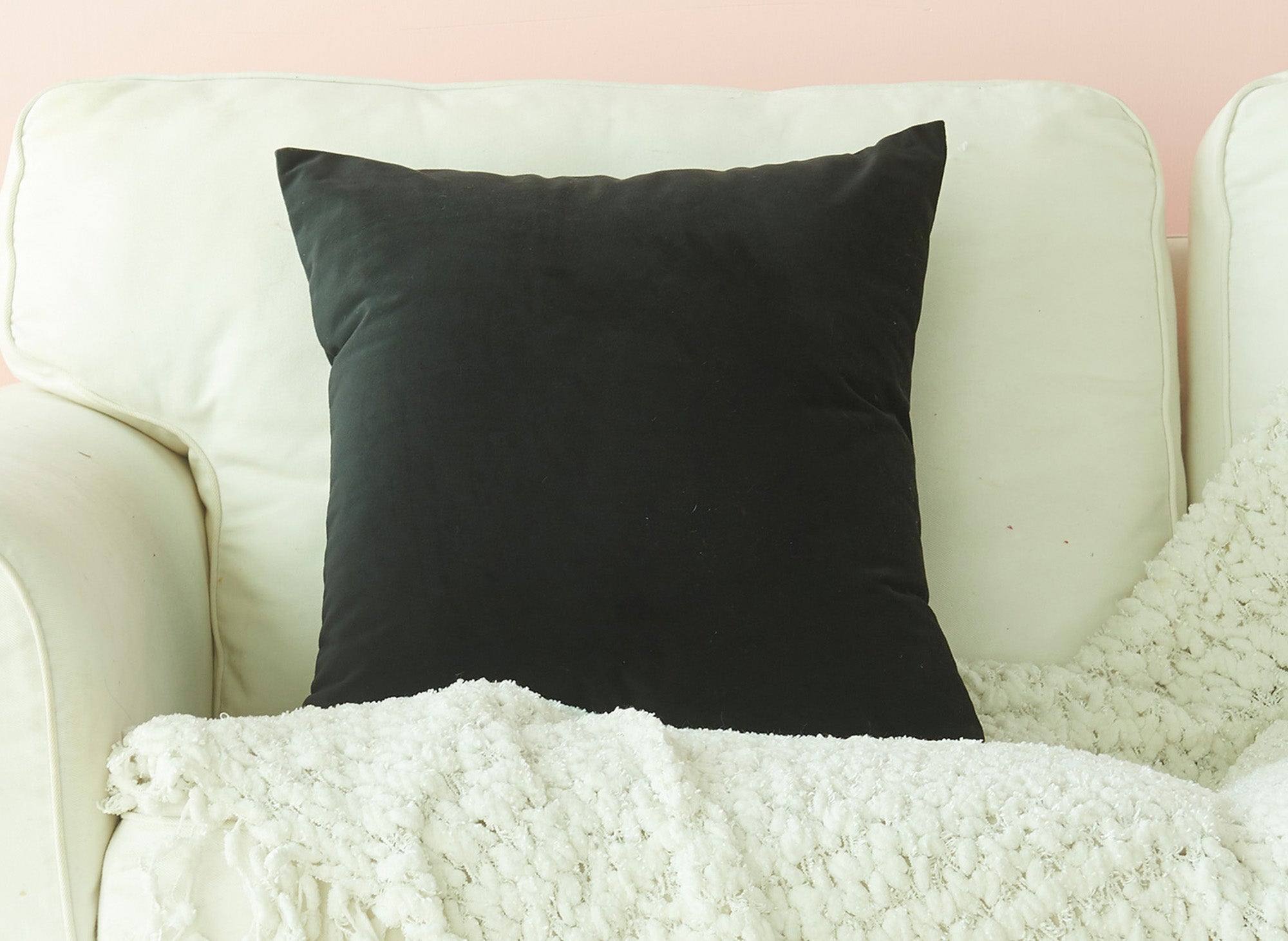 Coussin carré 45x45cm en velours noir TYGA